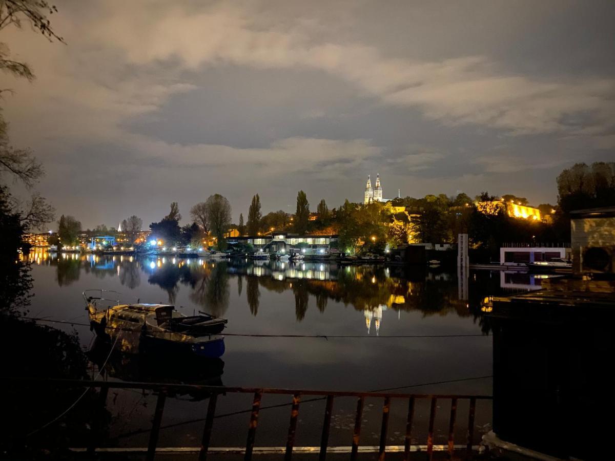 Houseboat Ginger Prague Hotel Exterior photo