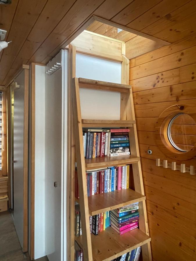 Houseboat Ginger Prague Hotel Exterior photo